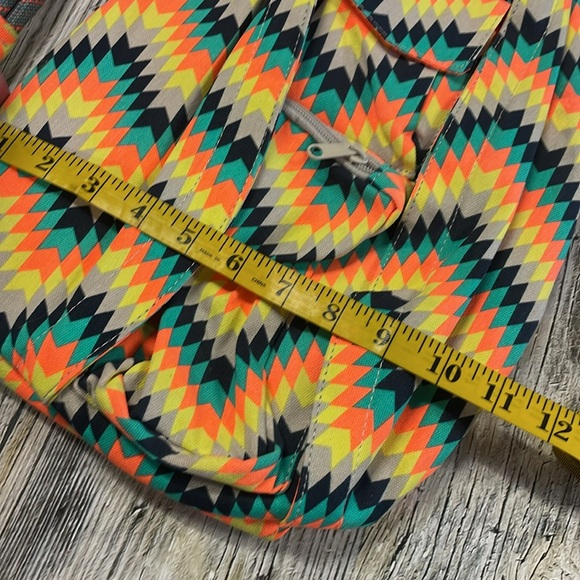 NWOT Kavu Crossbody Bag - Picture 3 of 6